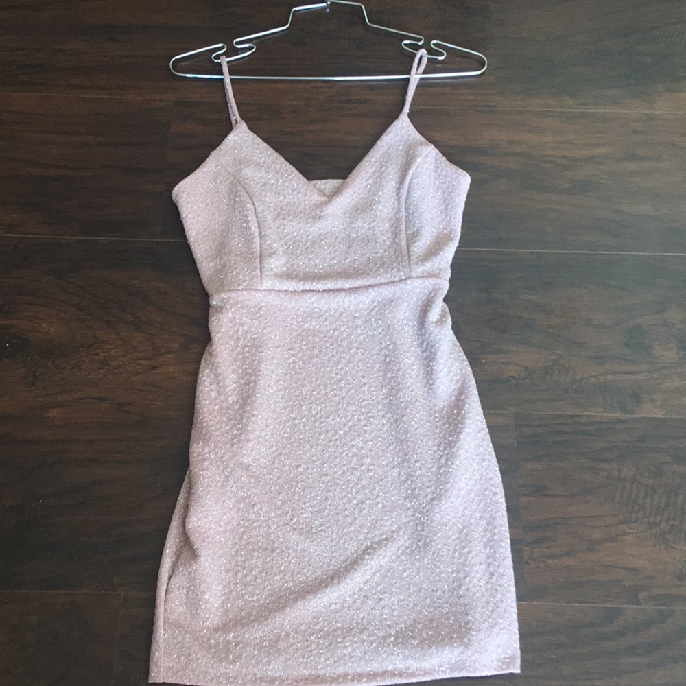 A dress that SPARKLES!😍